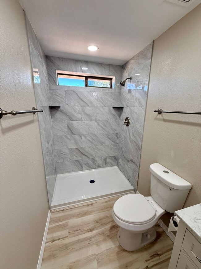 Building Photo - Beautifully Updated 3 Bedroom, 2 Bathroom ...