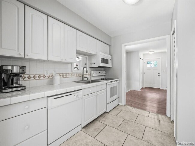 Building Photo - 3500 Fieldview Ave