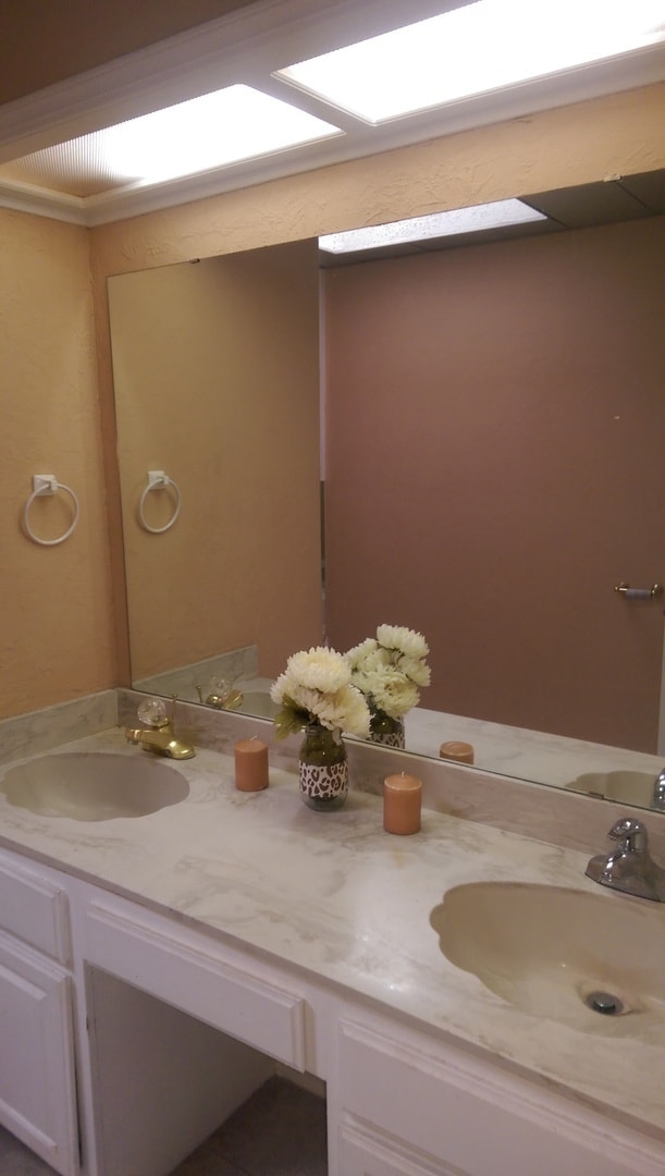 Building Photo - 3 bedroom, 2 bath 2 car garage home for re...