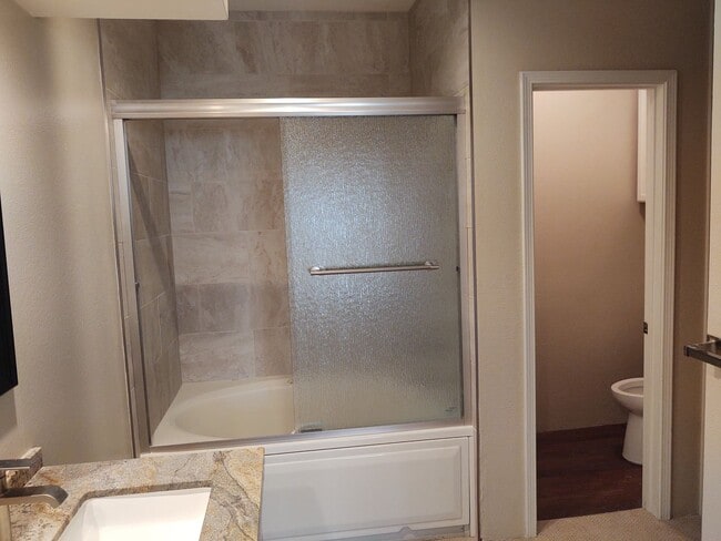 Building Photo - 2 Bedroom, 2 Bath Condo in The Courtyards HOA