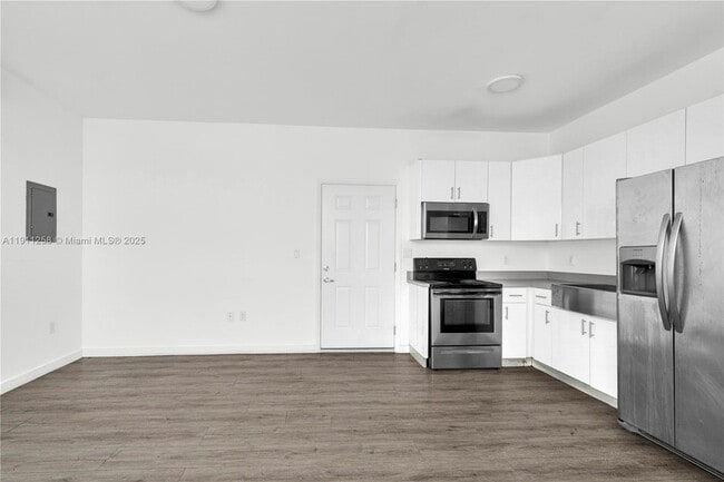 Building Photo - 402 NW 12th Ave