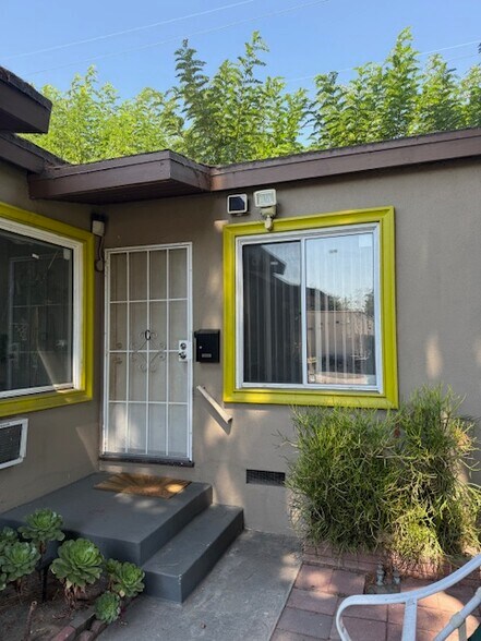 Primary Photo - 515 Thompson Ave