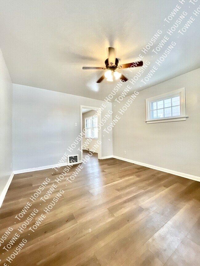 Building Photo - 554 26th St