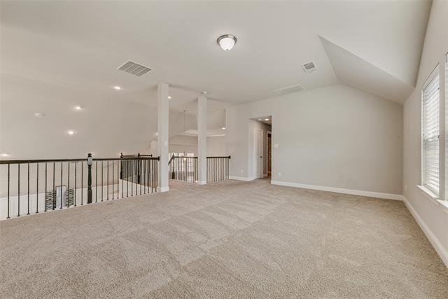 Building Photo - 4037 Hawthorne Dr