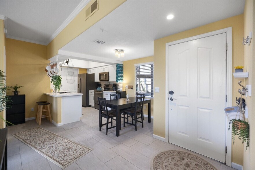 Building Photo - 10401 N Saguaro Blvd