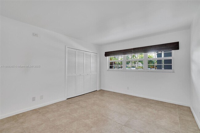 Building Photo - 2940 N Course Dr