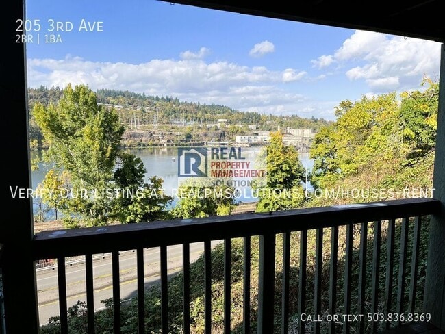 Building Photo - 205 3rd Ave