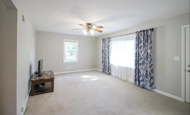 Building Photo - 3904 Bowdoin St