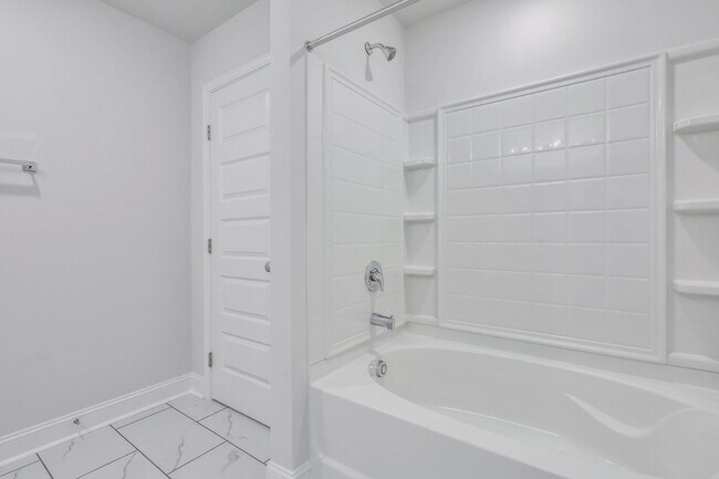 Building Photo - 512 Gov Treutlen Cir