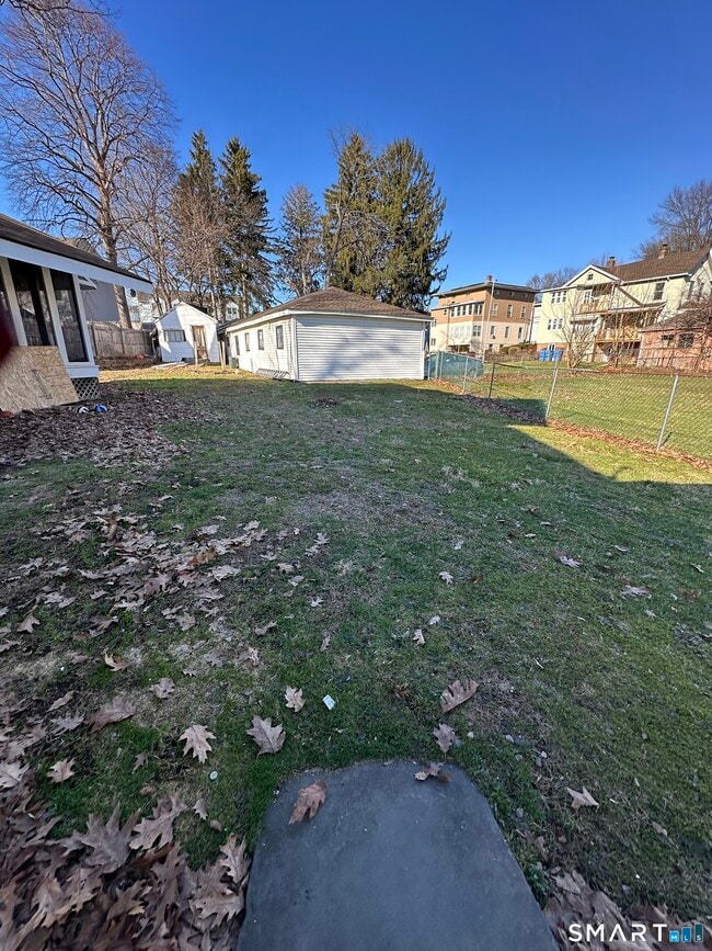 Building Photo - 25-29-29 Locust St