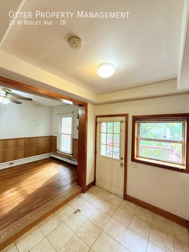 Building Photo - Lovely, Sun Drenched 3BR/1BA Ridley Park Apt