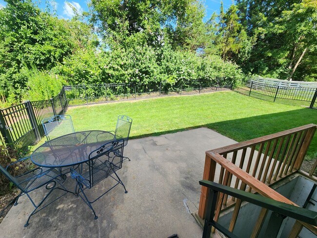 Building Photo - Executive 3+BR, 3BTH Rancher, 2car gar (with ALL utilities only $450/mo) and lawncare and snow re...