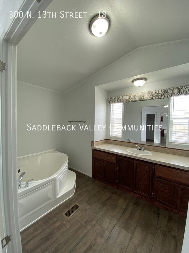 Building Photo - 300 N 13th St