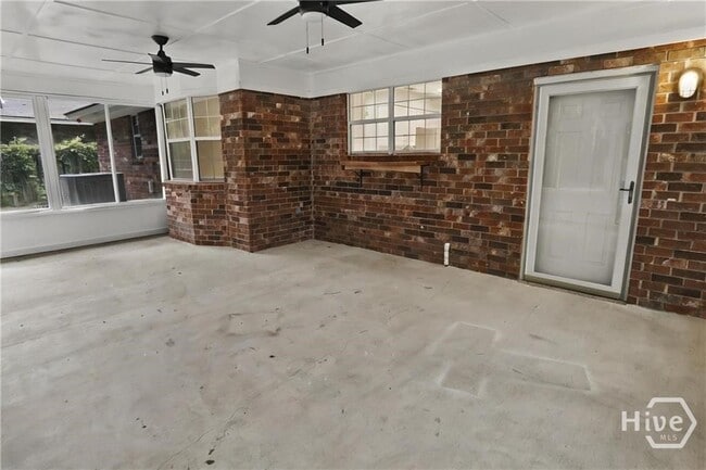 Building Photo - 115 Phyllis Dr