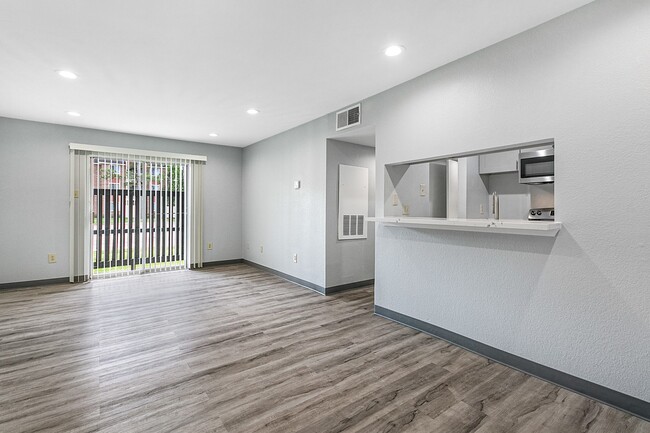 Dining Room - Townebridge Apartments