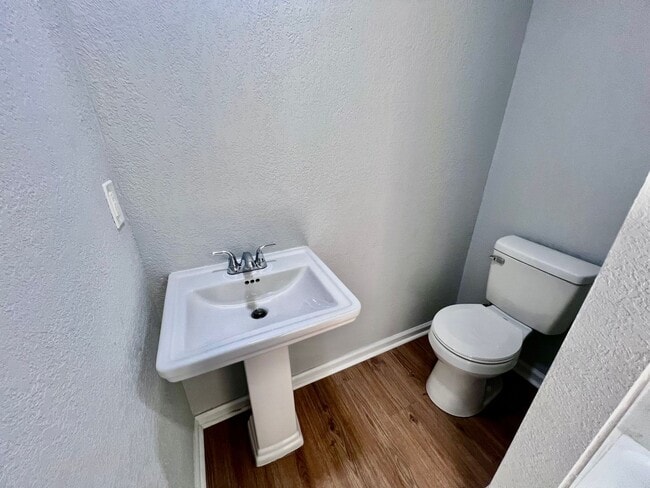 Building Photo - MOVE IN INCENTIVE: $500 FIRST FULL MONTHS ...