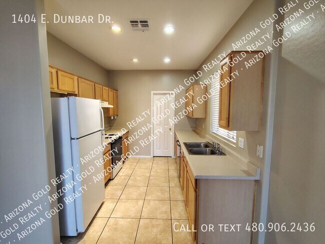 Building Photo - 1404 E Dunbar Dr