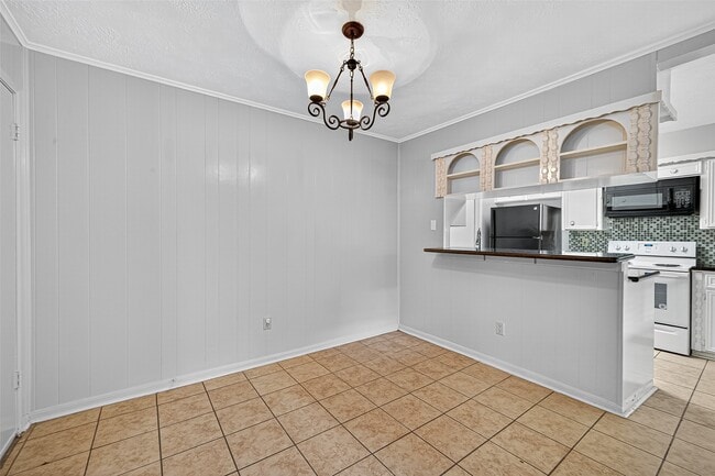 Building Photo - 3303 Palm Desert Ln