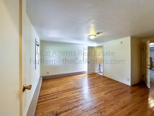 Building Photo - 4048 Maple Ave