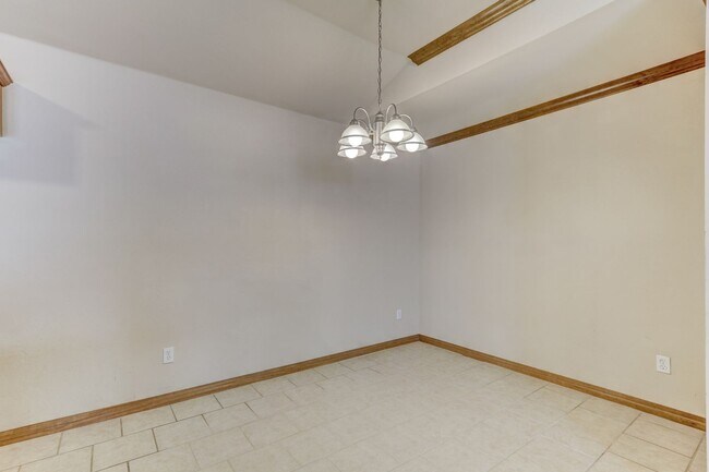 Building Photo - Duplex in Yukon, Available Now!