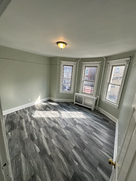 Building Photo - 147 Beech St