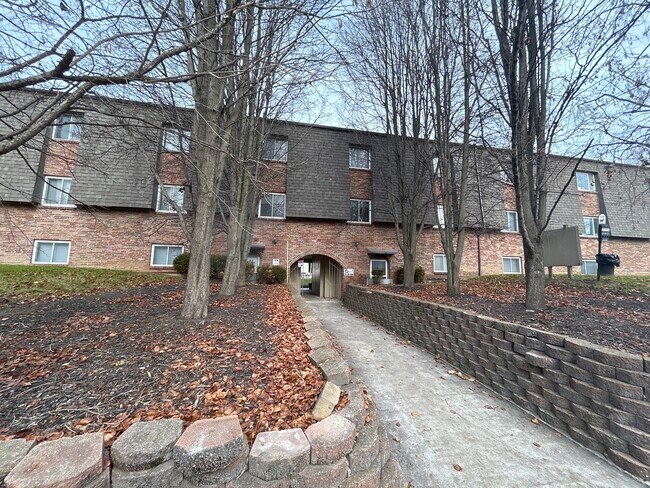 Building Photo - 350 E 12th Ave