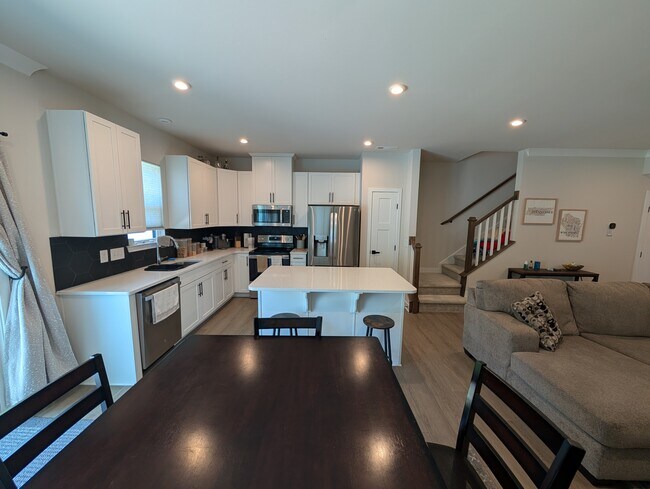 Building Photo - 1189 Riverbrook Dr