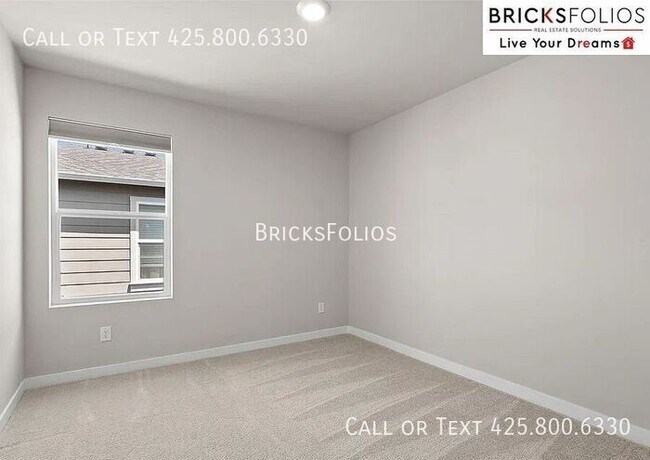 Building Photo - Captivating 5-Bedroom Home with Exceptional Features in Port Orchard.
