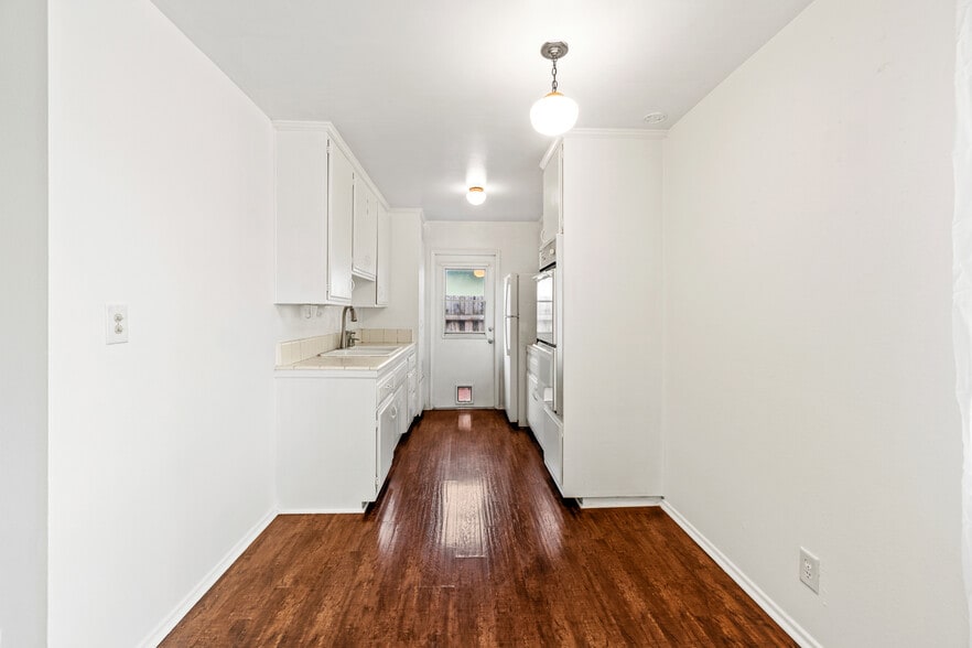 Building Photo - 3341 Porter Ln