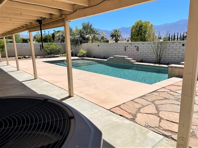 Building Photo - 3+ bedroom, 2 bath pool and spa home