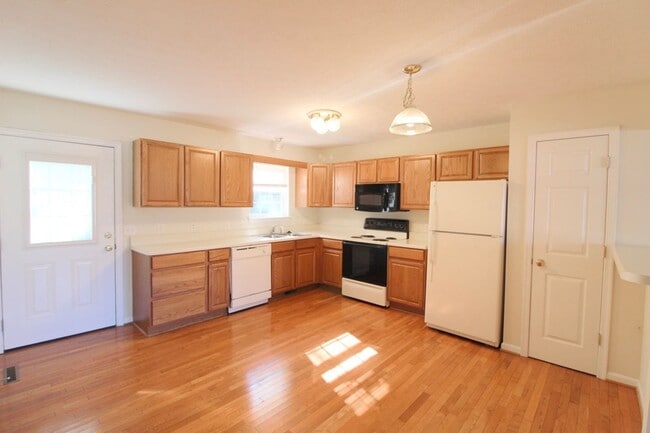 Building Photo - 351 Emerson Ln