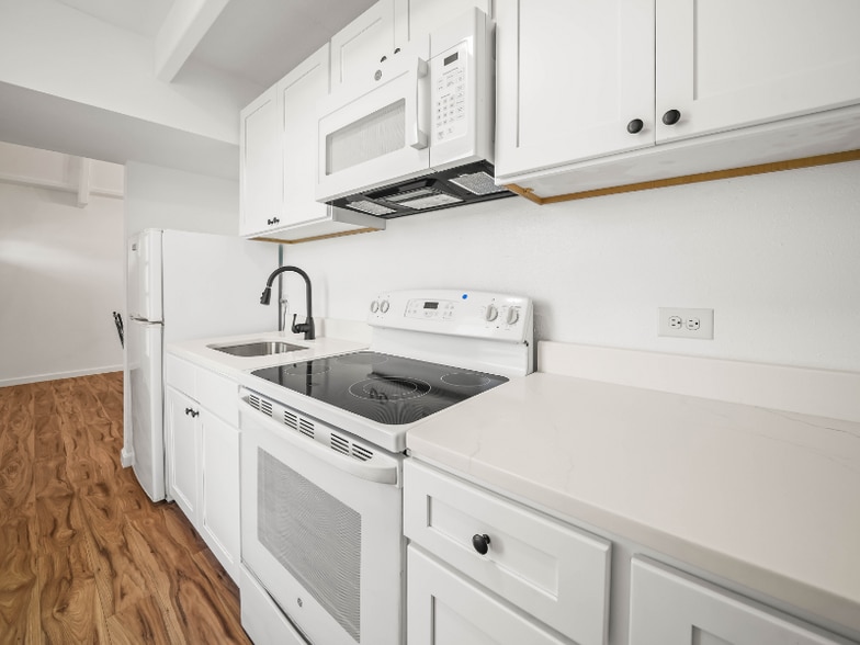 Building Photo - 511 Club Cir