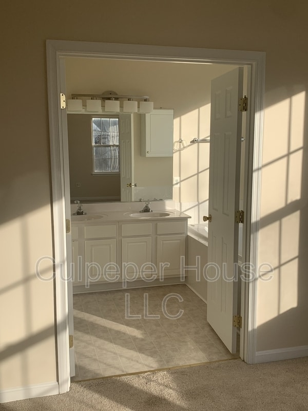 Building Photo - 43771 Maison Blanc Square