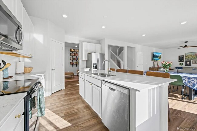 Building Photo - Windsor Home