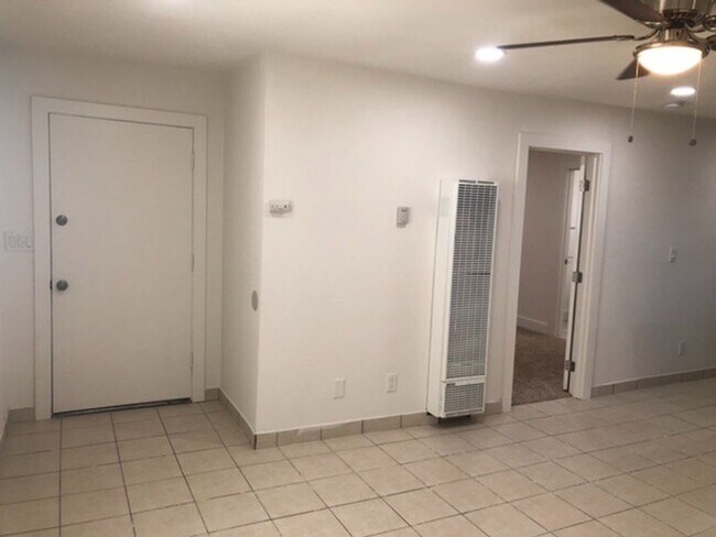Building Photo - MOVE IN SPECIAL - Westminster One Bedroom ...