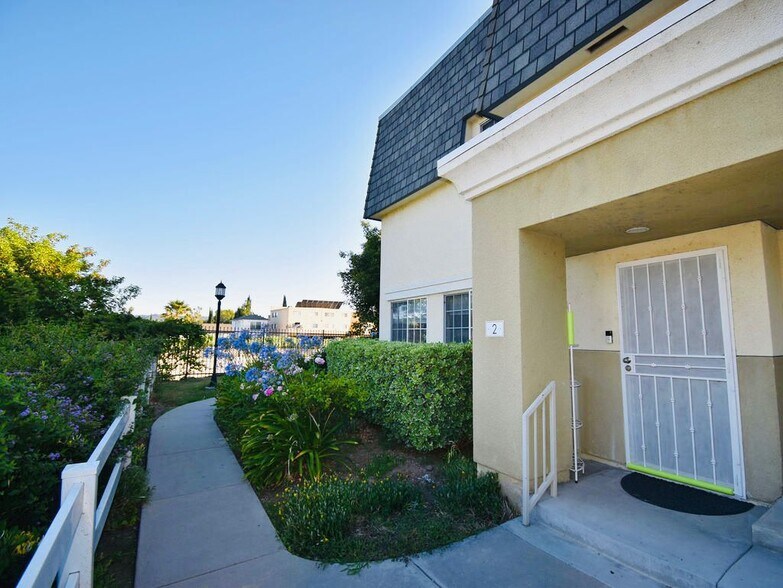 Building Photo - 6501 Vanalden Ave