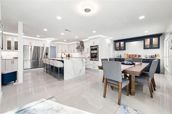 Building Photo - 2500 Monterey St