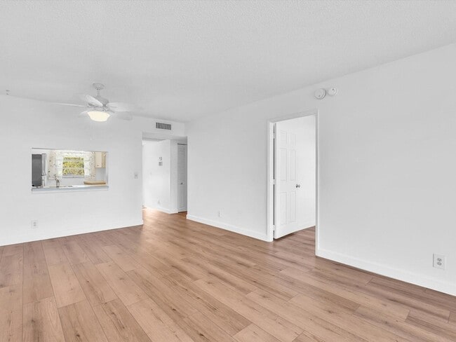 Building Photo - 9470 Poinciana Pl