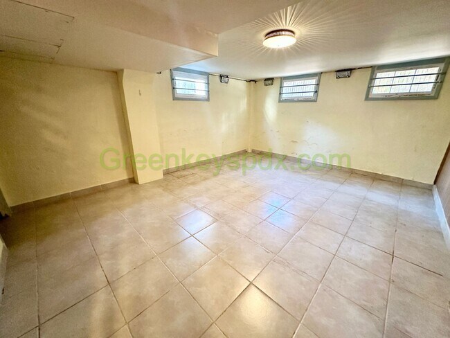 Building Photo - Wow! Amazing 3-bedroom 1-bath house with large fully fenced backyard