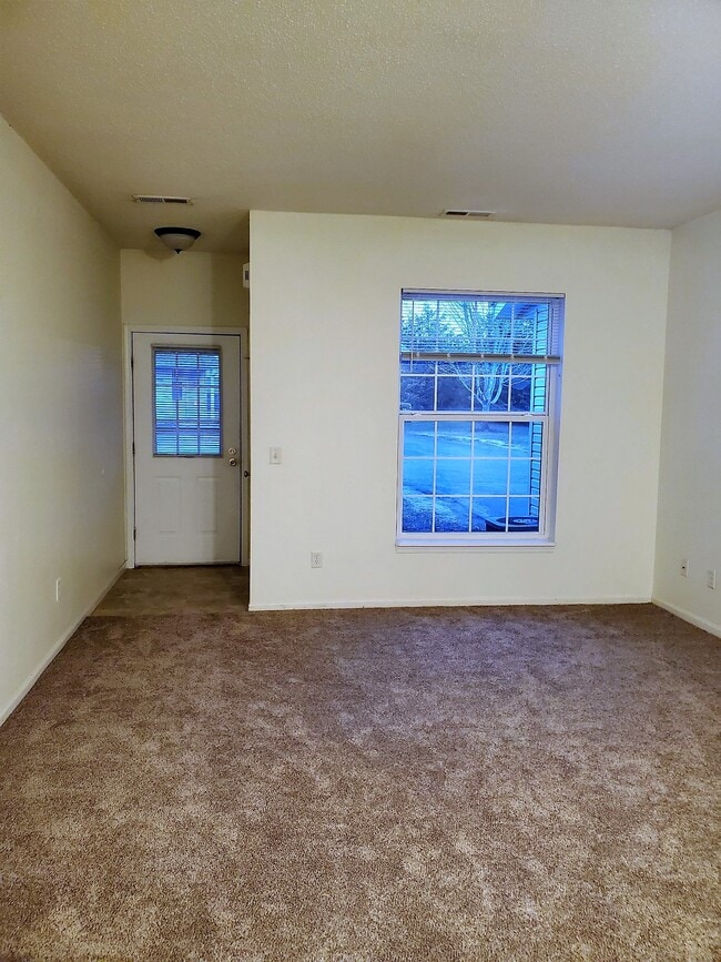 Building Photo - 10 Bridgewater Trl