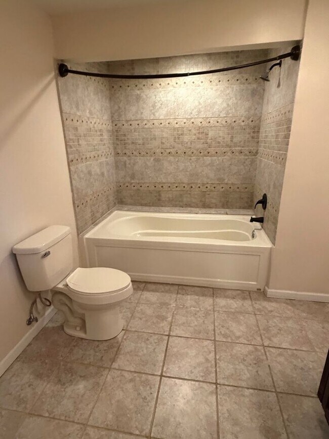 Building Photo - Beautiful 5 Bedroom, 3.5 Bathroom Home for Rent