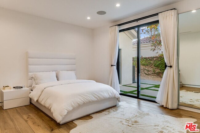 Building Photo - 25879 Chalmers Pl