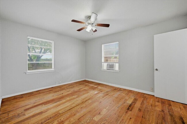 Building Photo - 2521 Hickory St