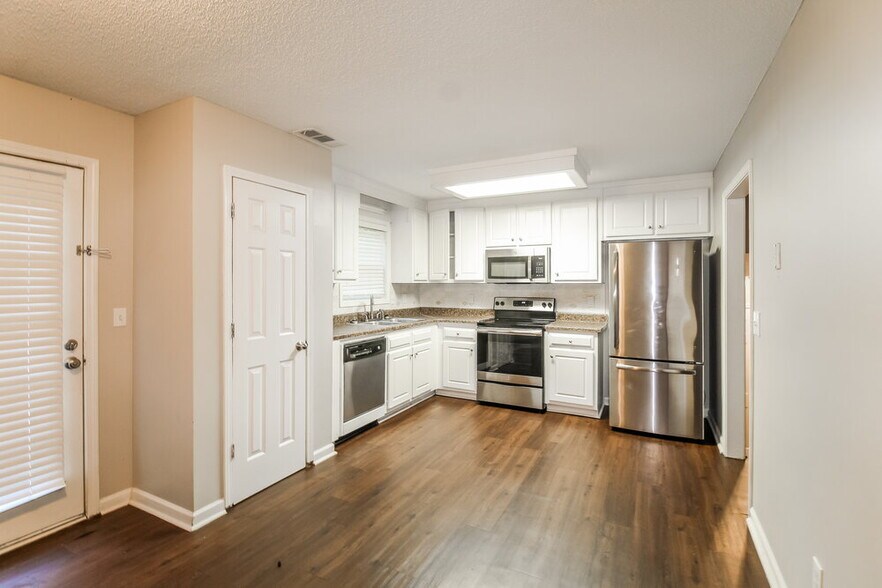 Building Photo - 2847 James Henry Dr
