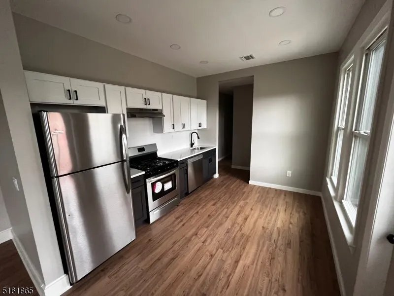 Building Photo - 339 Valley Brook Ave