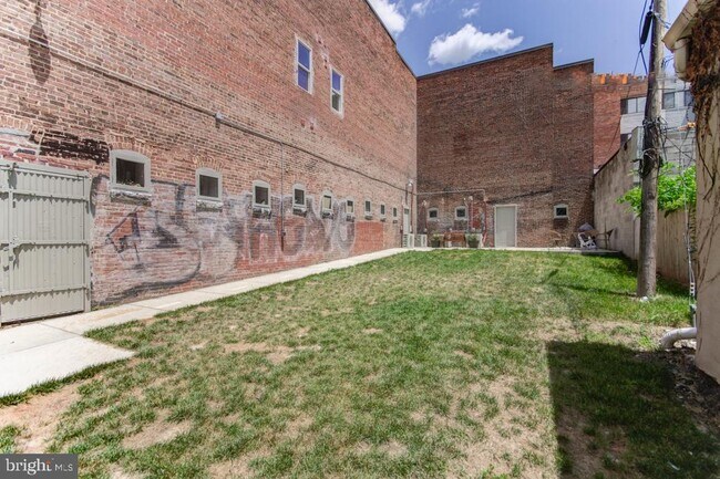 Building Photo - 507 N Paca St