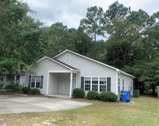 Building Photo - $500 OFF 1ST MONTHS RENT! 3 Bedroom 2 Bath House Available now on Charter Drive