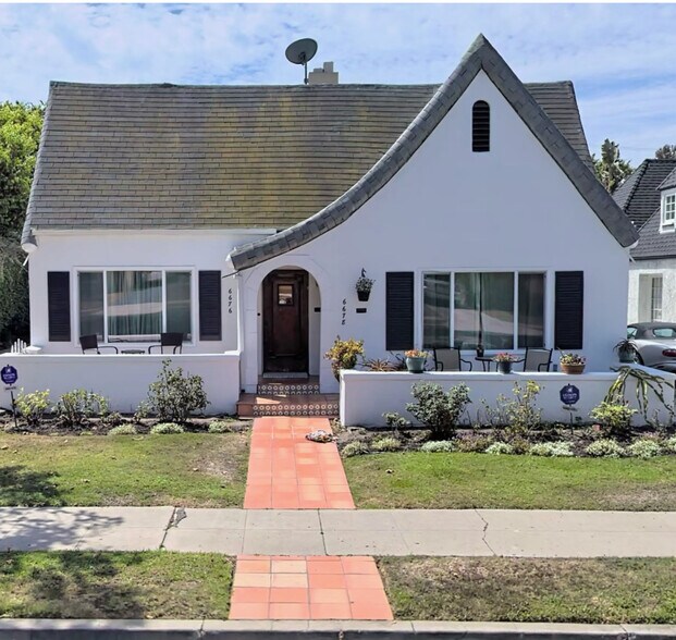 Entrance on the left down the driveway - 6676 Colgate Ave