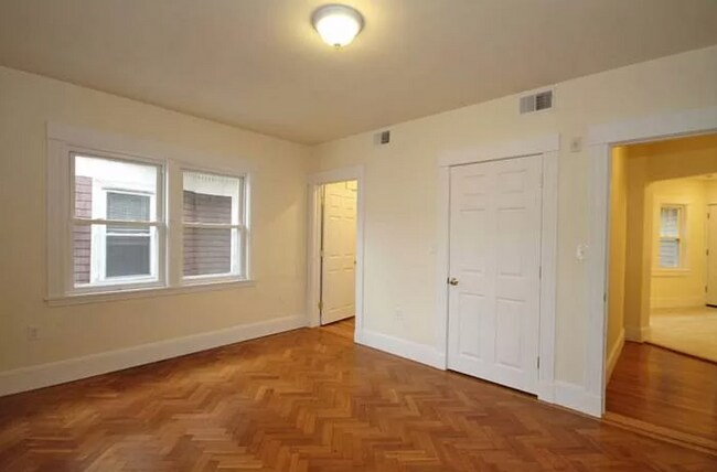 Building Photo - 345s