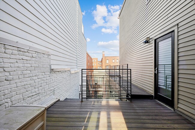 Building Photo - 1469 Harvard St NW